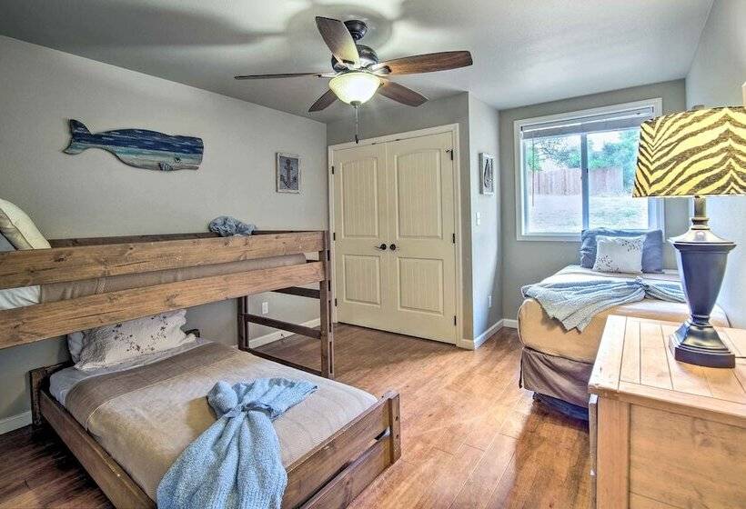 Coos Bay Retreat < 2 Mi To Marina & Casino!