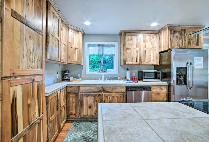 Coos Bay Retreat < 2 Mi To Marina & Casino!