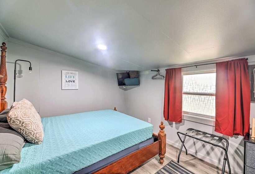 Cottage With Patio & Shared Waterfront Perks!