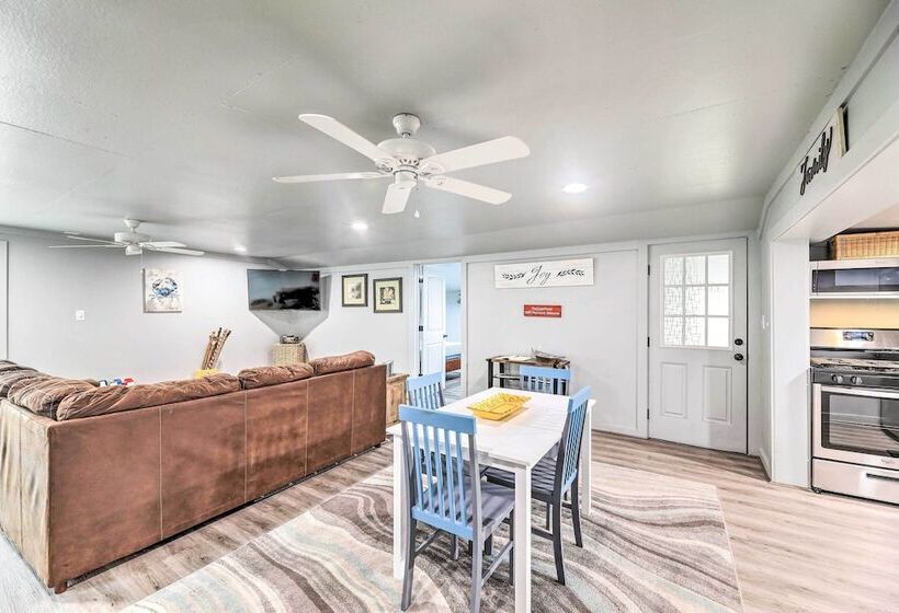 Cottage With Patio & Shared Waterfront Perks!