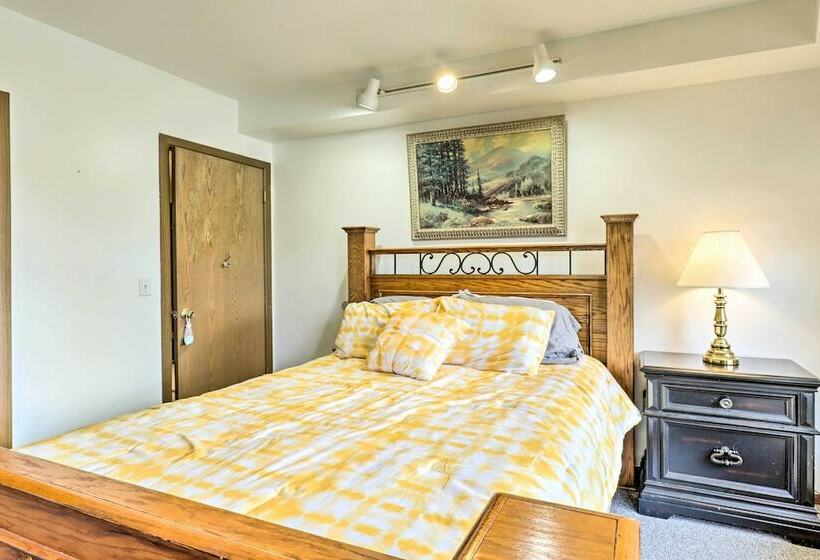 Cottonwood Heights Home W/ Deck!