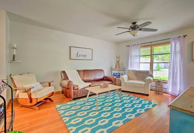 Cozy Auburn Retreat W/ Hot Tub   Walk To Lake