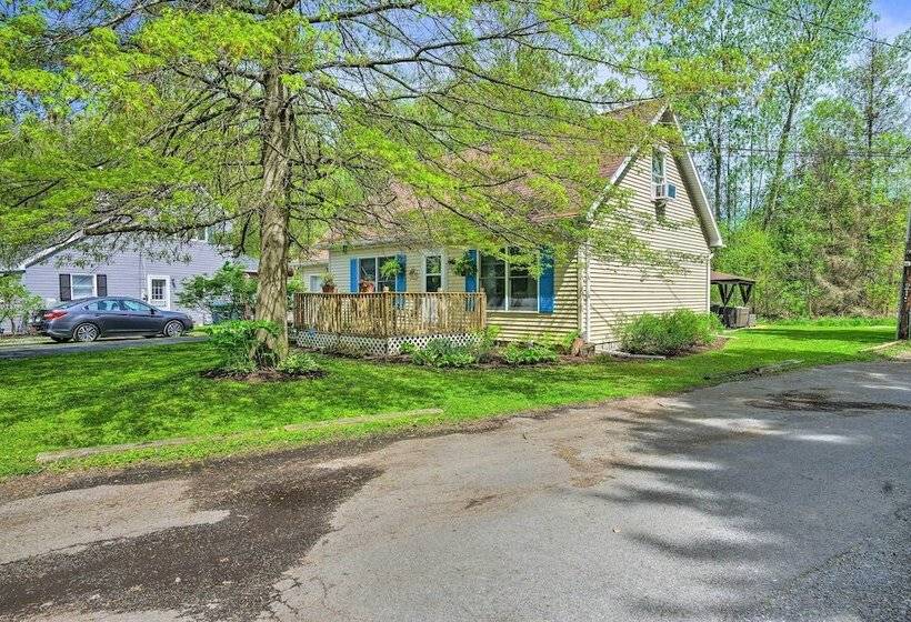 Cozy Auburn Retreat W/ Hot Tub   Walk To Lake