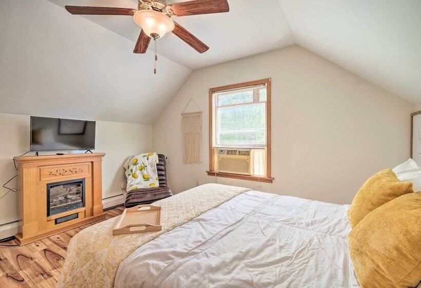 Cozy Auburn Retreat W/ Hot Tub   Walk To Lake