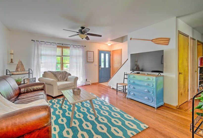 Cozy Auburn Retreat W/ Hot Tub   Walk To Lake