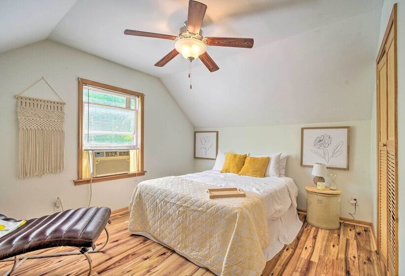 Cozy Auburn Retreat W/ Hot Tub   Walk To Lake