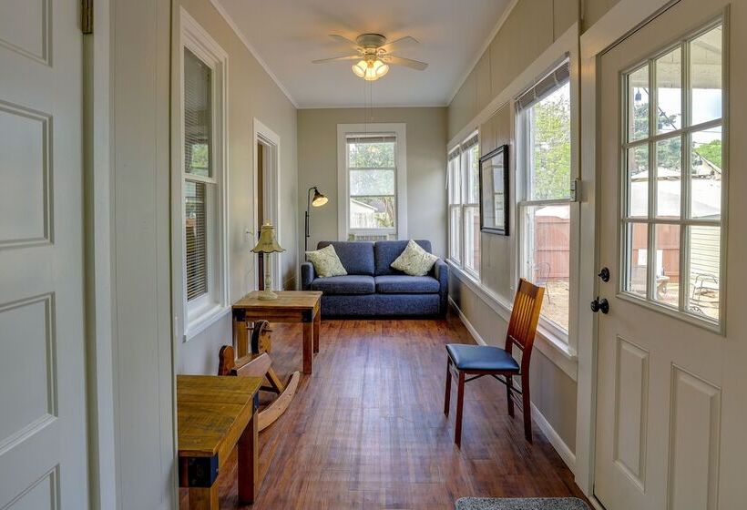 Gas Grill & Private Yard: Home In Bellville