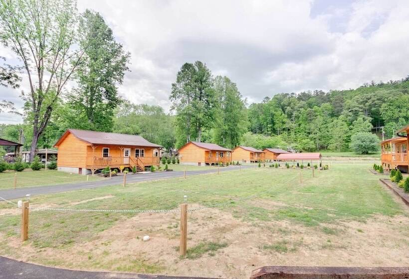 Cozy Bryson City Cabin On Tuck River W/ Fire Pit!