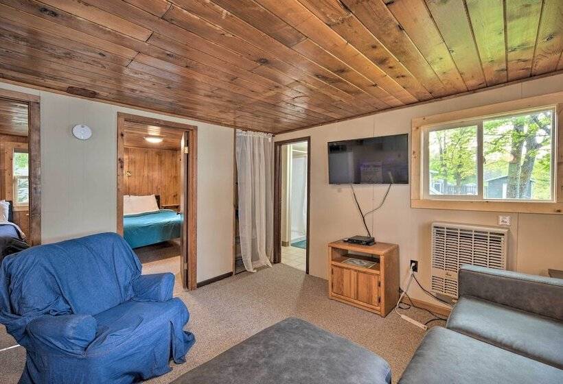 Cozy Cabin W/ Deck & Private Dock On Nelson Lake!