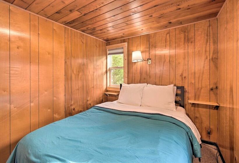 Cozy Cabin W/ Deck & Private Dock On Nelson Lake!