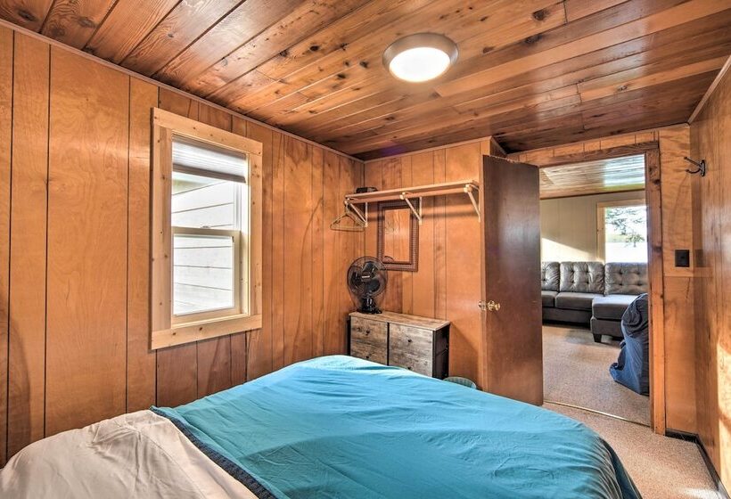 Cozy Cabin W/ Deck & Private Dock On Nelson Lake!