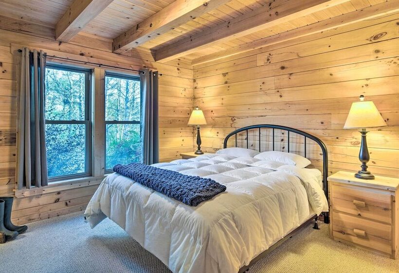 Quaint Cabin W/ Deck & Loft: 10 Mi To Lake Lure!