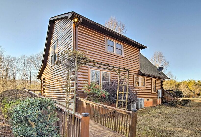 Quaint Cabin W/ Deck & Loft: 10 Mi To Lake Lure!