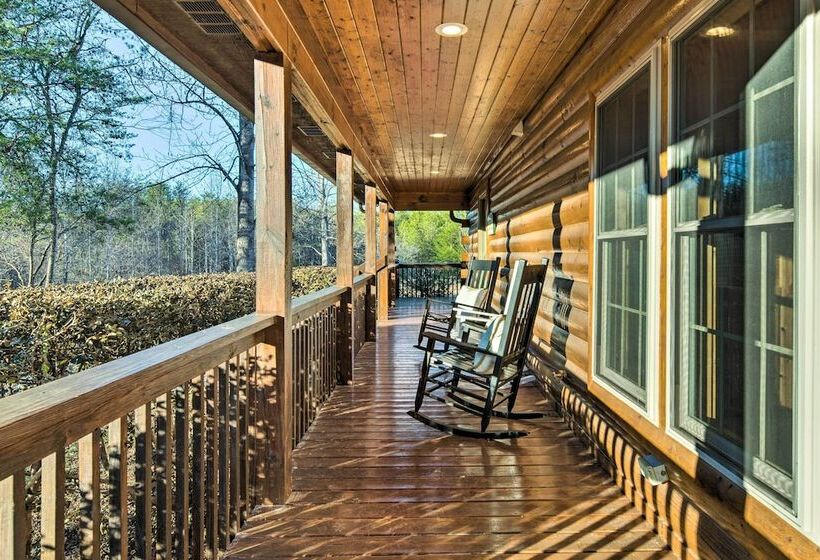 Quaint Cabin W/ Deck & Loft: 10 Mi To Lake Lure!