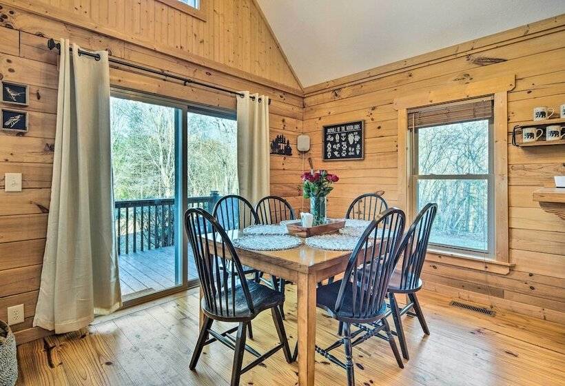 Quaint Cabin W/ Deck & Loft: 10 Mi To Lake Lure!