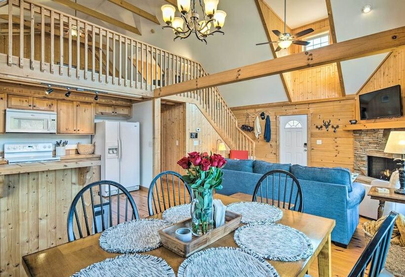 Quaint Cabin W/ Deck & Loft: 10 Mi To Lake Lure!