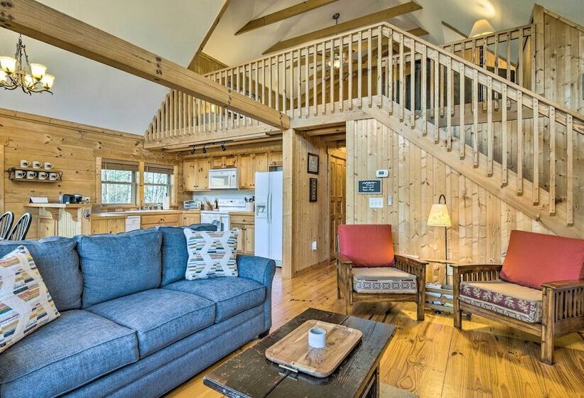 Quaint Cabin W/ Deck & Loft: 10 Mi To Lake Lure!