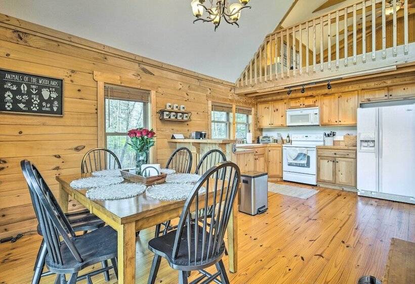 Quaint Cabin W/ Deck & Loft: 10 Mi To Lake Lure!
