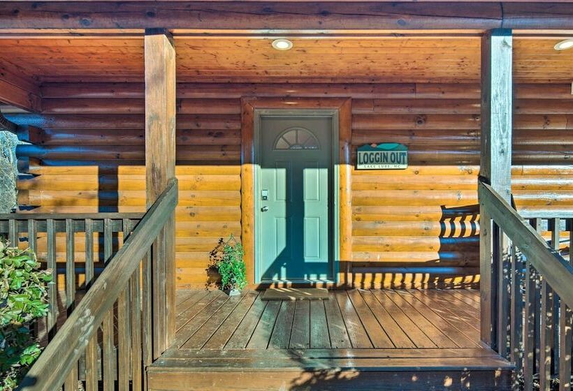 Quaint Cabin W/ Deck & Loft: 10 Mi To Lake Lure!