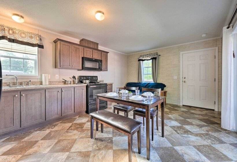 Cozy Cassopolis Cabin, Near Parks & Golfing!