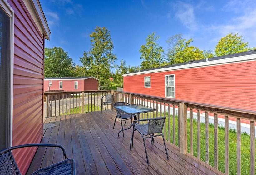 Cozy Cassopolis Cabin, Near Parks & Golfing!