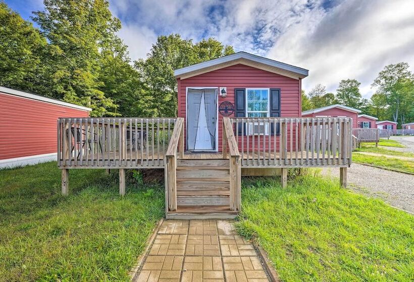 Cozy Cassopolis Cabin, Near Parks & Golfing!