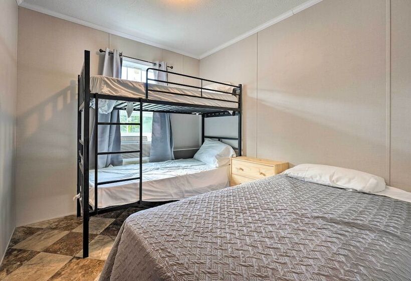 Cozy Cassopolis Cabin, Near Parks & Golfing!