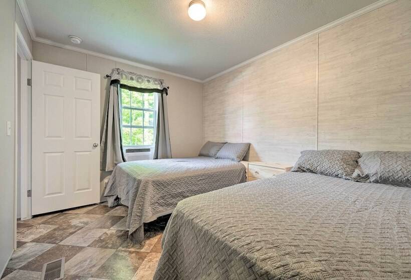 Cozy Cassopolis Cabin, Near Parks & Golfing!