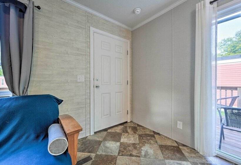 Cozy Cassopolis Cabin, Near Parks & Golfing!