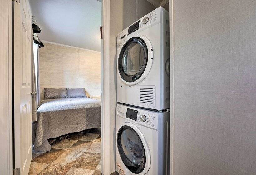 Cozy Cassopolis Cabin, Near Parks & Golfing!