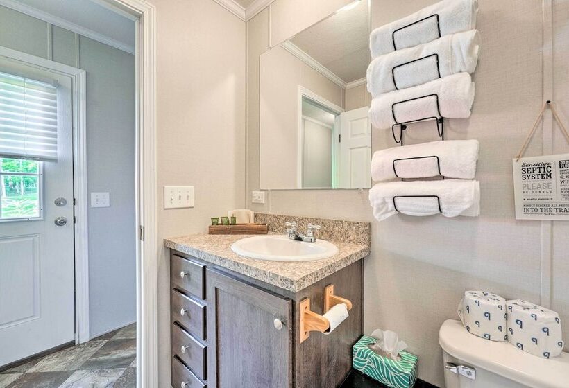 Cozy Cassopolis Cabin, Near Parks & Golfing!