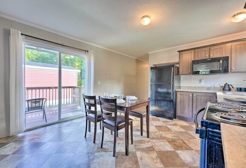 Cozy Cassopolis Cabin, Near Parks & Golfing!