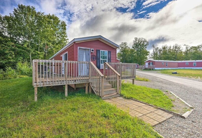 Cozy Cassopolis Cabin, Near Parks & Golfing!