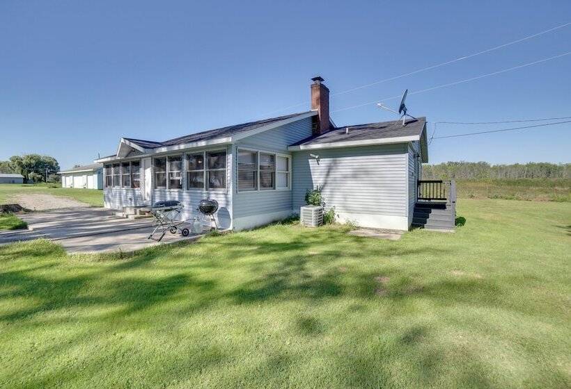 600  Of Green Bay Frontage & Dock: Cozy Cottage