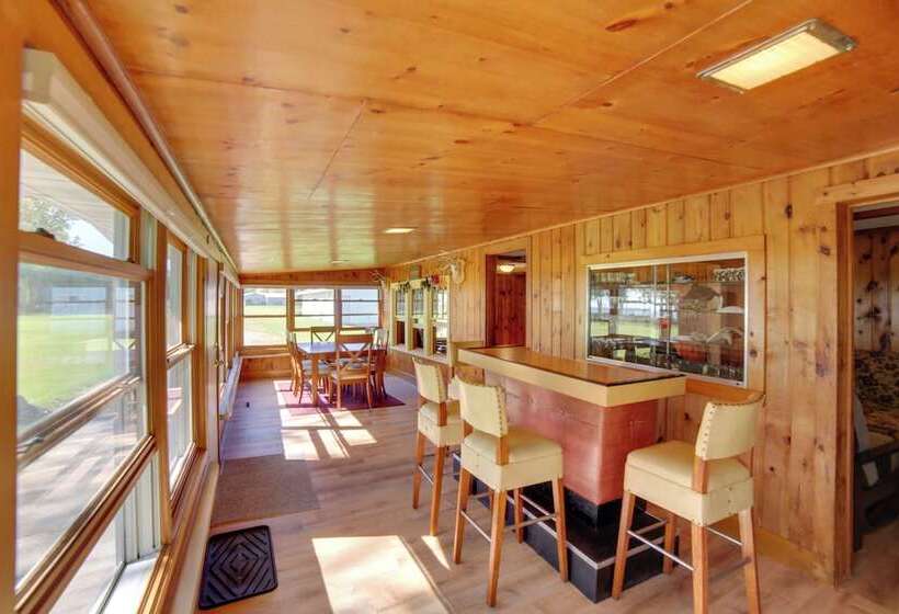 600  Of Green Bay Frontage & Dock: Cozy Cottage