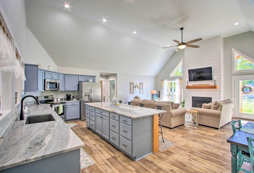 2 Mi To Golf Course + Fire Pit: Cozy Counce Cabin!