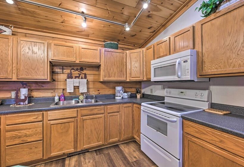 Cozy Deer Glen  Cabin W/ Private Hot Tub & Porch!
