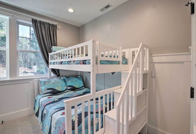 Cozy Depoe Bay Home < 1 Mi To Pirate Cove!