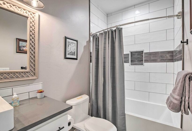 Cozy Depoe Bay Home < 1 Mi To Pirate Cove!