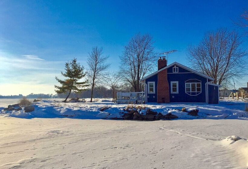 Cozy Fremont Cottage On Lake Poygan + Fishing Dock