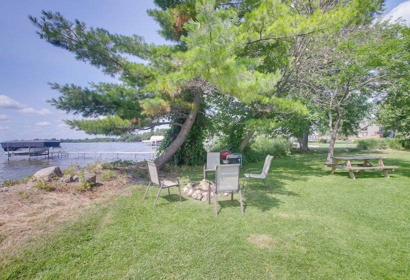 Cozy Fremont Cottage On Lake Poygan + Fishing Dock