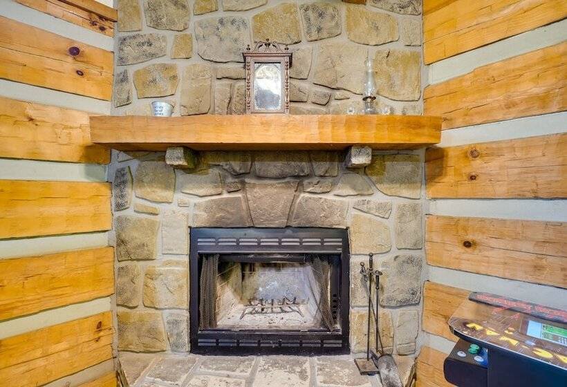 Cozy Gatlinburg Cabin W/ Private Hot Tub!