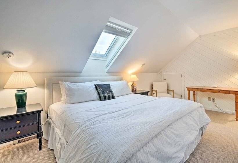 Cozy Getaway: Private Hot Tub, Near Skiing!