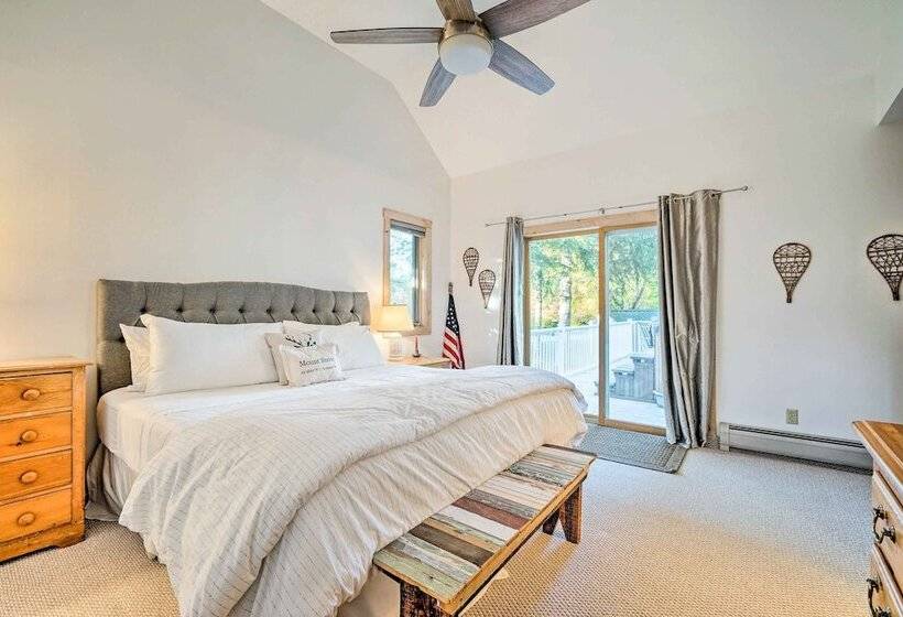 Cozy Getaway: Private Hot Tub, Near Skiing!