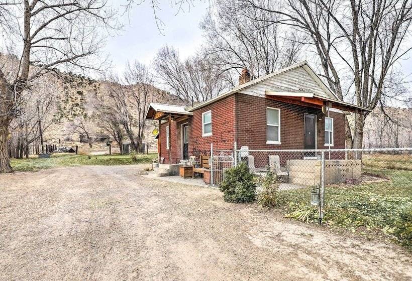 Cozy Helper Home W/ Fenced Yard, Pets Welcome