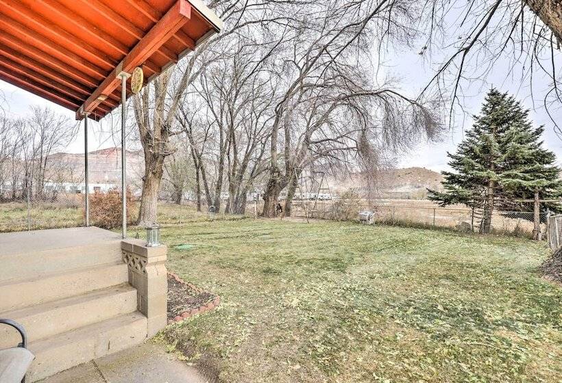 Cozy Helper Home W/ Fenced Yard, Pets Welcome