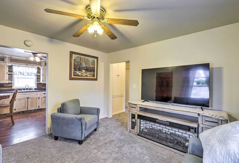 Cozy Helper Home W/ Fenced Yard, Pets Welcome