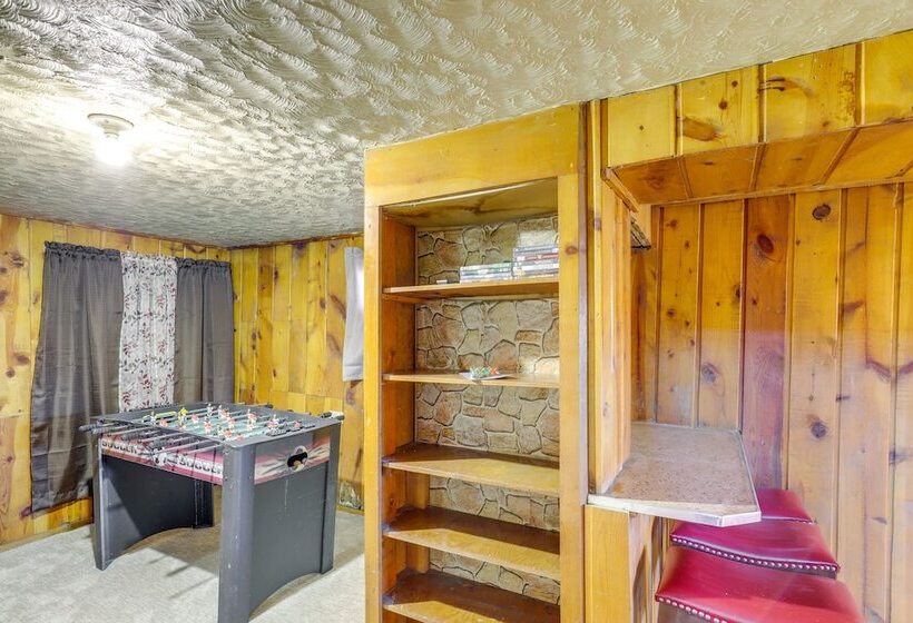 Cozy Helper Home W/ Fenced Yard, Pets Welcome