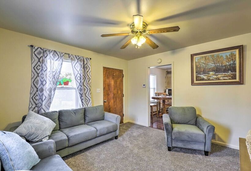 Cozy Helper Home W/ Fenced Yard, Pets Welcome