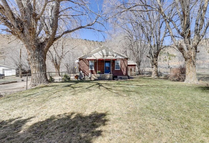 Cozy Helper Home W/ Fenced Yard, Pets Welcome